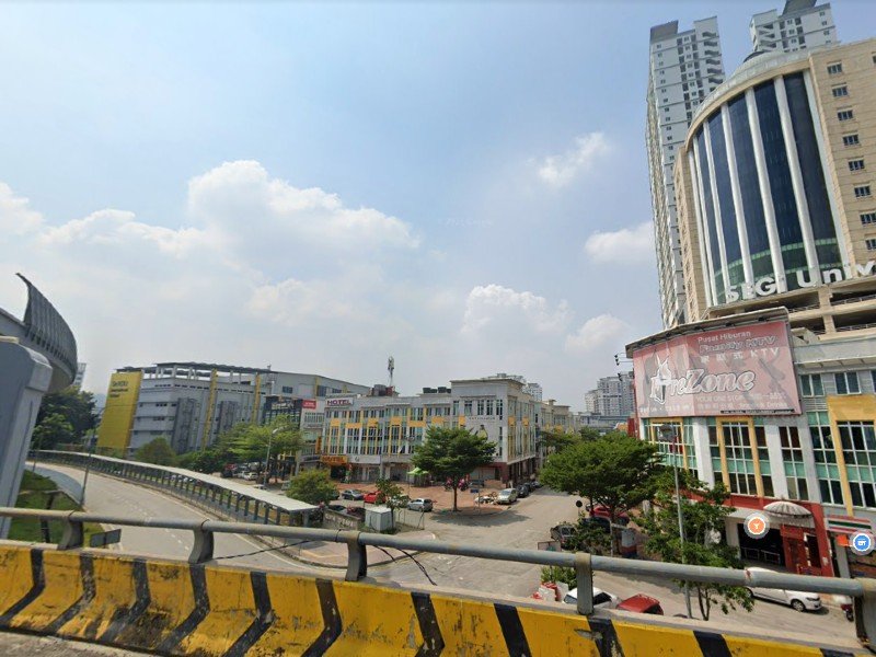 Kota Damansara – 4-Storey Corner Shoplot Near Segi University and Sri KDU (400m from MRT – Kota Damansara)